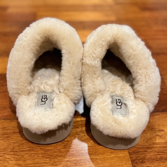 UGG Like-New Women's Shearling Slippers | Disquette | Sand | Size 9 - Picture 9 of 11
